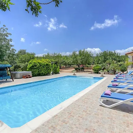 Chariklia Villa Neo Chorio